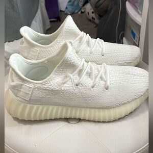Yeezy Boost 350 V2 'Cream White /
Triple White'
